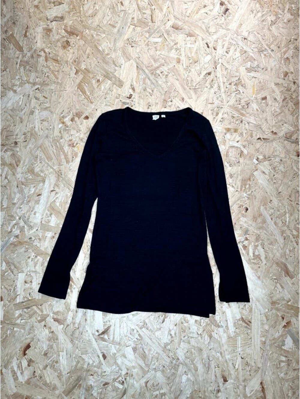 Gap Womens XS Black V-Neck Long Sleeve Top Lightweight Knit Pullover